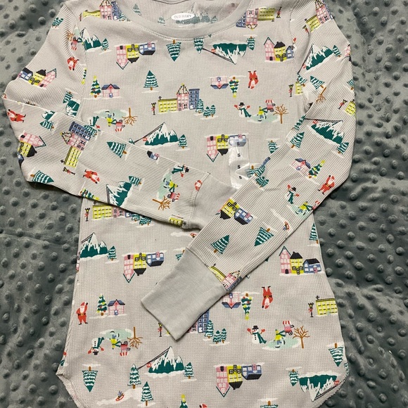 Old Navy thermal tee- Christmas print NWT - Picture 2 of 3